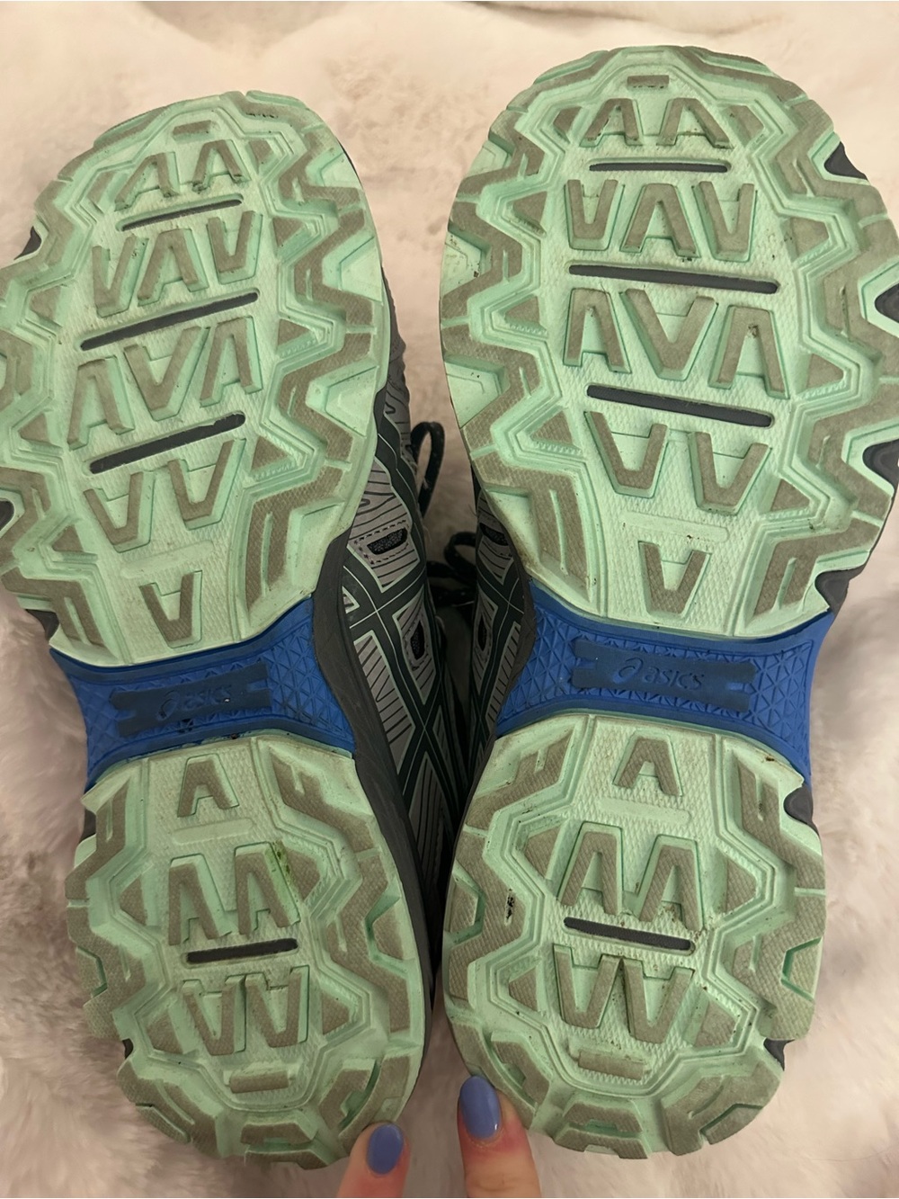 ASICS. - Picture 3 of 3